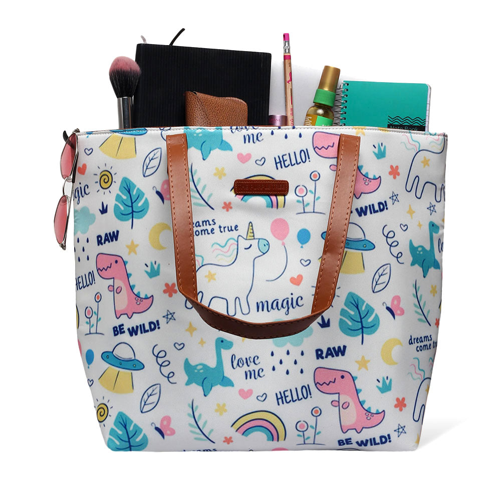 Stylish white tote bag adorned with a charming unicorn illustration, ideal for those who love a touch of fantasy.
