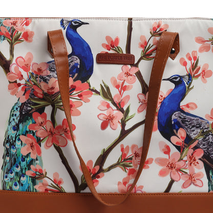 Trendy tote bag with vibrant bird illustrations, a chic and practical accessory for any occasion