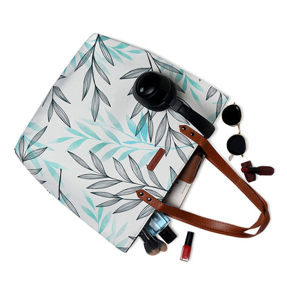  Stylish tote bag with white and green leaf design, ideal for everyday use.