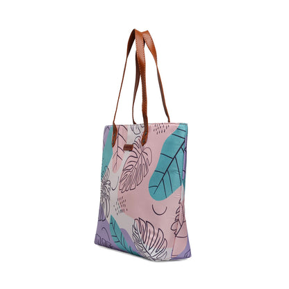Fashionable tote bag with bold pattern, a versatile accessory for any outfit.