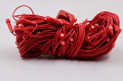  A charming combination of red and white lights strung together, creating a delightful and festive lighting effect.